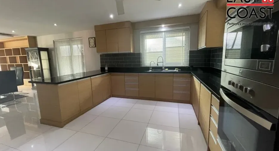 For rent and for sale 4 bedrooms house in Bang Lamung, Chonburi