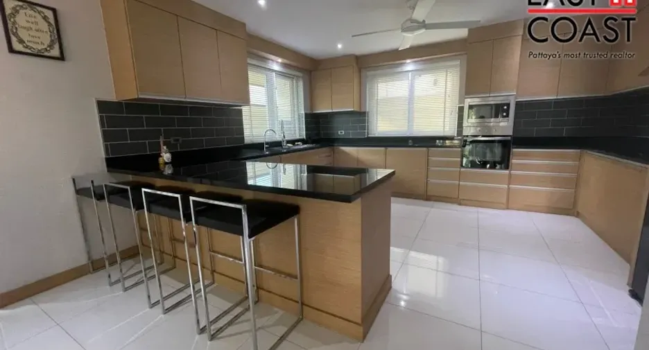 For rent and for sale 4 bedrooms house in Bang Lamung, Chonburi