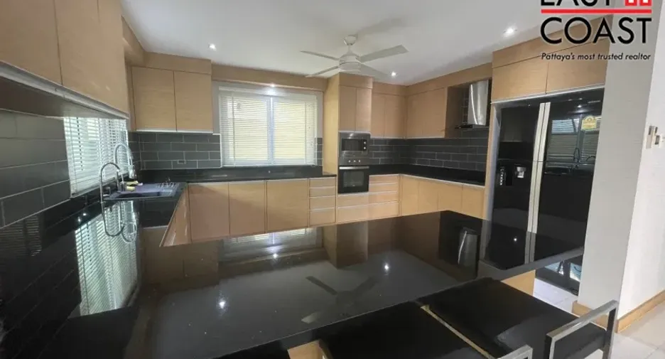 For rent and for sale 4 bedrooms house in Bang Lamung, Chonburi