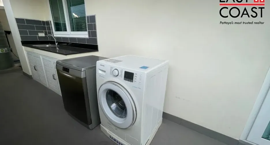 For rent and for sale 4 bedrooms house in Bang Lamung, Chonburi