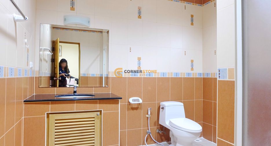 Casa en alquiler de 4 habitaciones en Bang Lamung, Chonburi