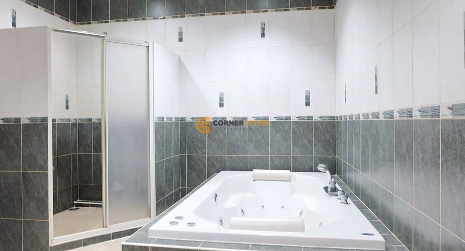 Casa en alquiler de 4 habitaciones en Bang Lamung, Chonburi