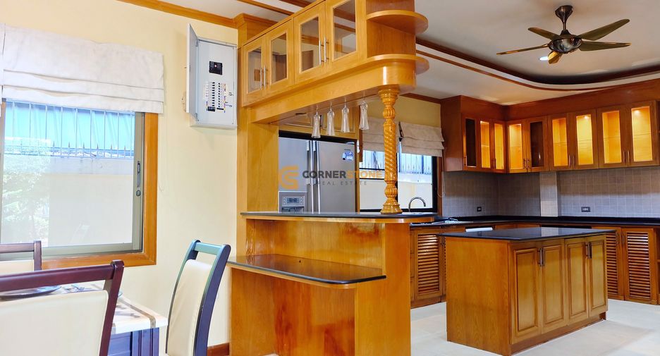 Casa en alquiler de 4 habitaciones en Bang Lamung, Chonburi