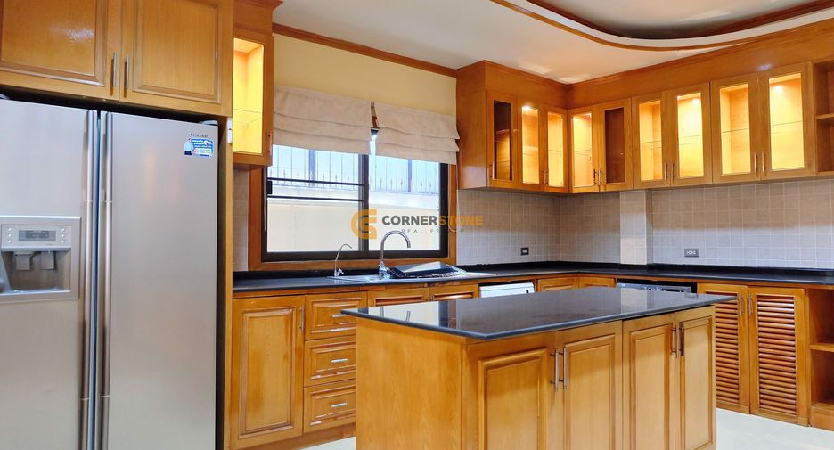 Casa en alquiler de 4 habitaciones en Bang Lamung, Chonburi