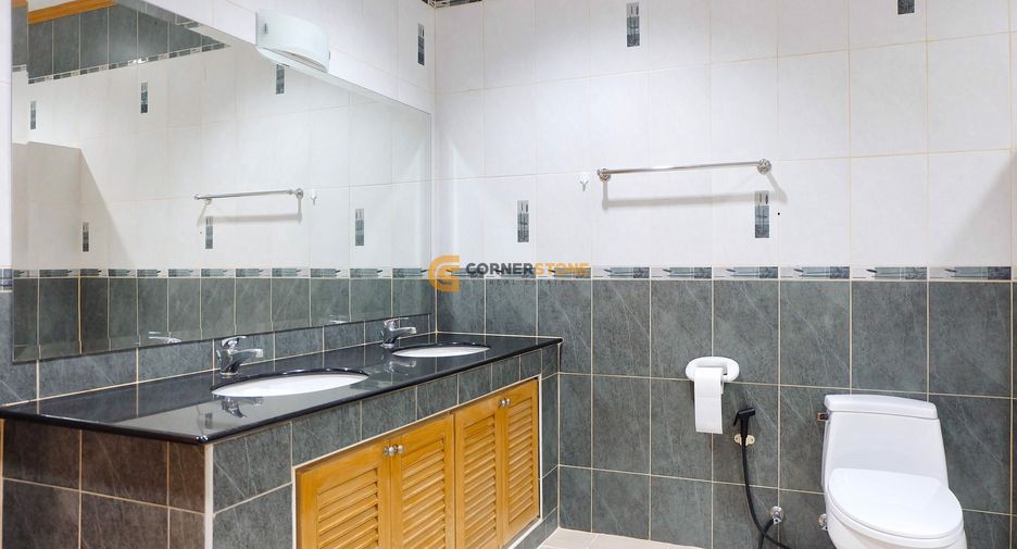 Casa en alquiler de 4 habitaciones en Bang Lamung, Chonburi