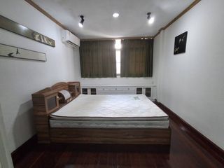 Casa adosada en alquiler de 5 habitaciones en Watthana, Bangkok