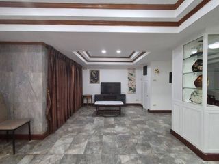 Casa adosada en alquiler de 5 habitaciones en Watthana, Bangkok