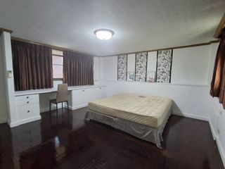 Casa adosada en alquiler de 5 habitaciones en Watthana, Bangkok