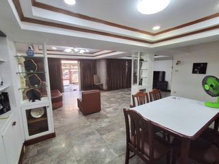 Casa adosada en alquiler de 5 habitaciones en Watthana, Bangkok