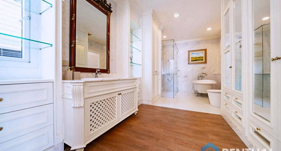 For sale 4 bedrooms house in Bang Lamung, Chonburi