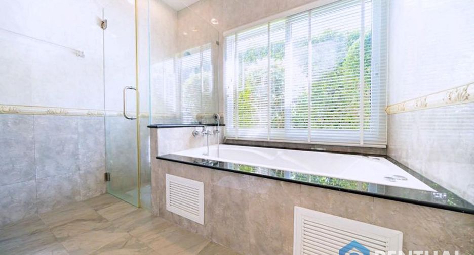 For sale 4 bedrooms house in Bang Lamung, Chonburi