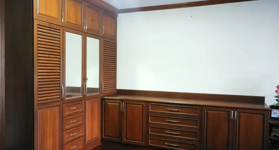 For sale 4 bedrooms house in Mueang Lamphun, Lamphun