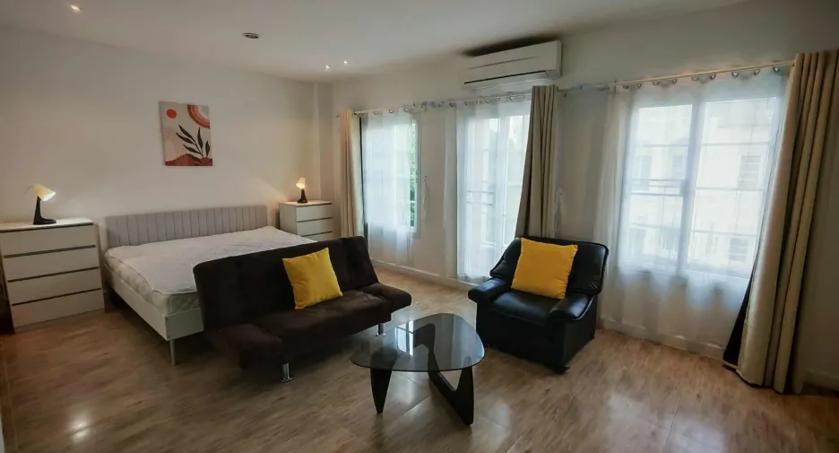 Casa adosada en alquiler de 4 habitaciones en Phasi Charoen, Bangkok