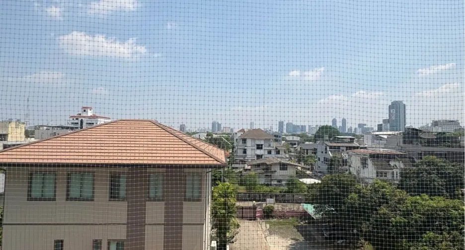 For rent 3 bedrooms apartment in Phaya Thai, Bangkok