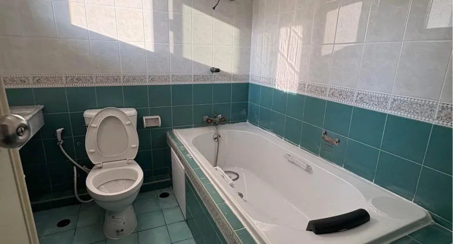For rent 3 bedrooms apartment in Phaya Thai, Bangkok