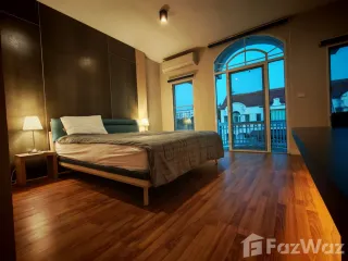 Casa adosada en alquiler de 3 habitaciones en Phasi Charoen, Bangkok