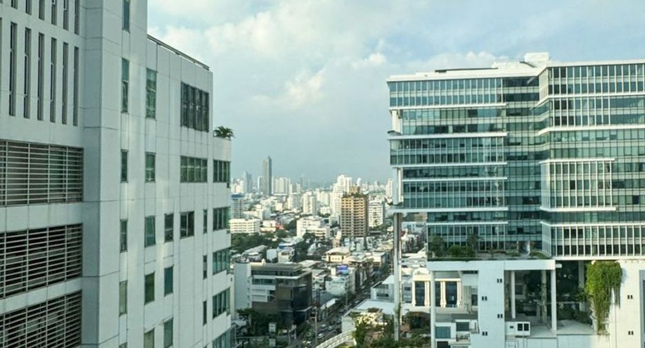 For rent 2 bedrooms condo in Watthana, Bangkok