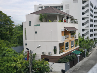 Casa adosada en venta de 8 habitaciones en Watthana, Bangkok
