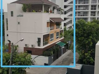 Casa adosada en venta de 8 habitaciones en Watthana, Bangkok