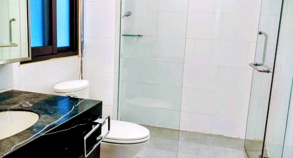 For rent 2 bedrooms apartment in Watthana, Bangkok