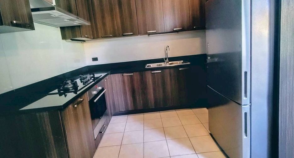 For rent 2 bedrooms apartment in Watthana, Bangkok