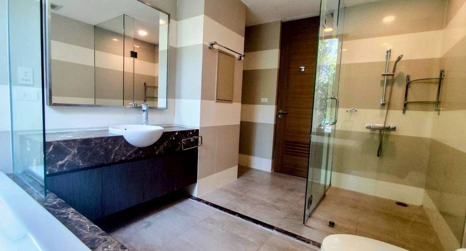 For rent 2 bedrooms apartment in Watthana, Bangkok