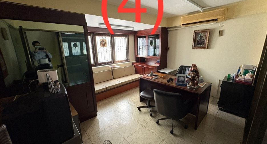 For rent 5 bedrooms retail Space in Samphanthawong, Bangkok