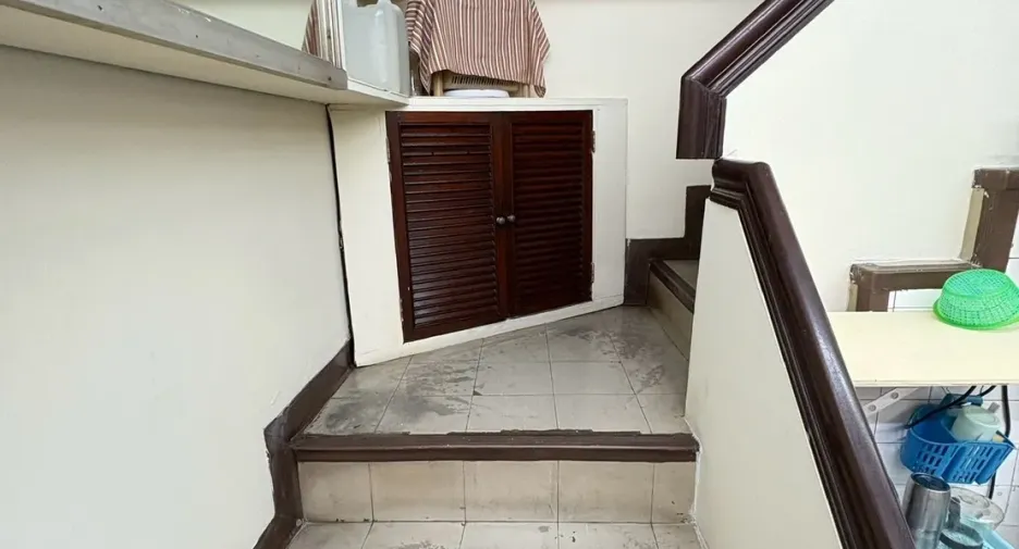 For rent 5 bedrooms retail Space in Samphanthawong, Bangkok
