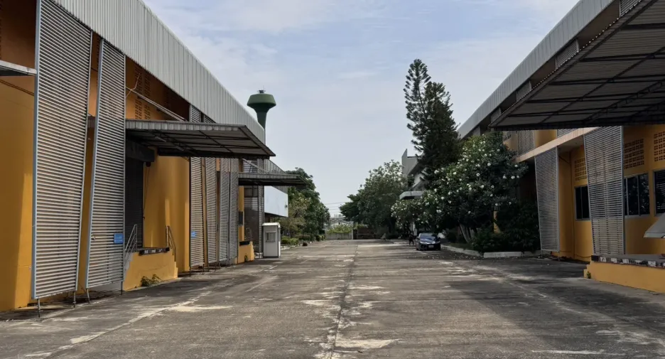 出售 公寓 独立屋 在 Sam Phran, Nakhon Pathom