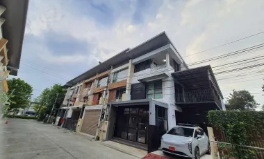 For rent 3 bedrooms townhouse in Pak Kret, Nonthaburi