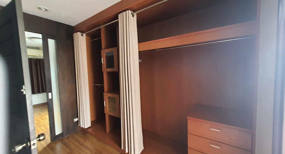 For rent 3 bedrooms townhouse in Pak Kret, Nonthaburi
