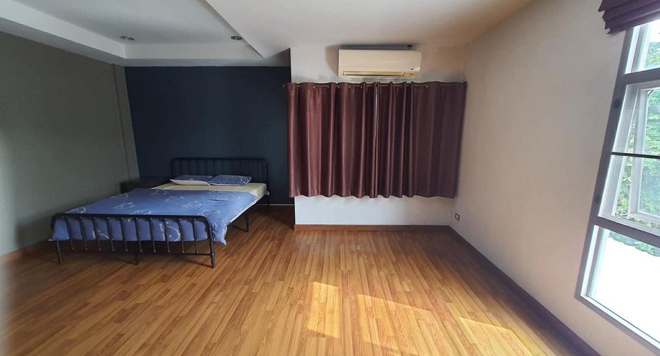 For rent 3 bedrooms townhouse in Pak Kret, Nonthaburi
