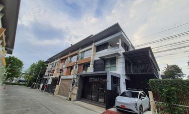 For rent 3 bedrooms townhouse in Pak Kret, Nonthaburi