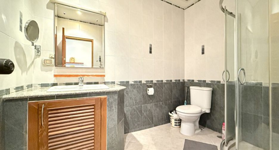 For sale 2 bedrooms condo in Pratumnak, Pattaya