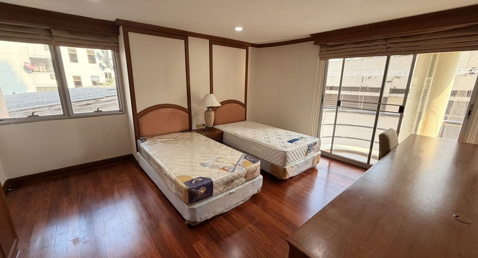 For rent 2 bedrooms condo in Watthana, Bangkok