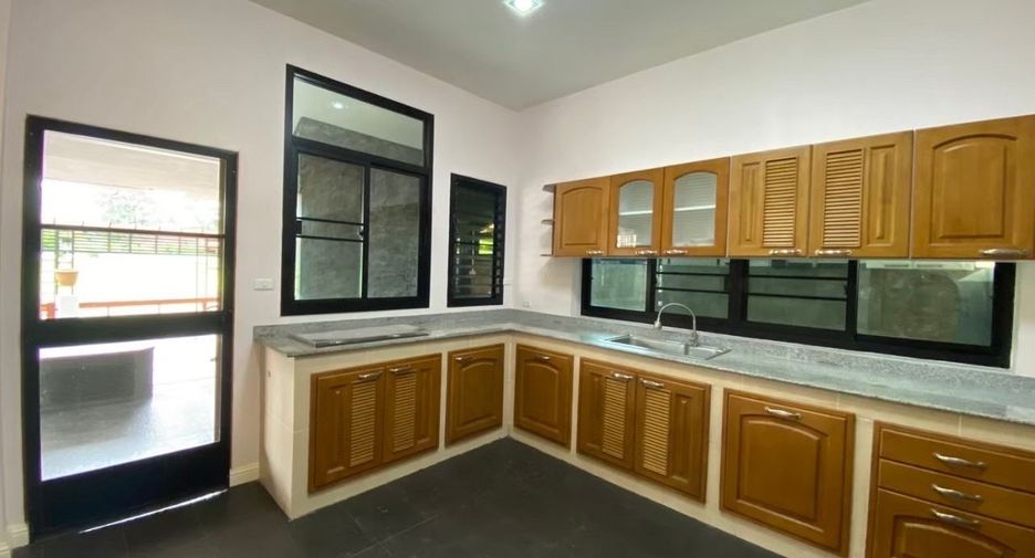 For rent 4 bedrooms house in Doi Saket, Chiang Mai