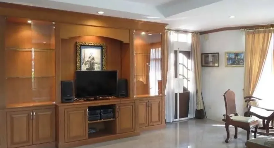 For rent 4 bedrooms house in Mueang Chiang Mai, Chiang Mai