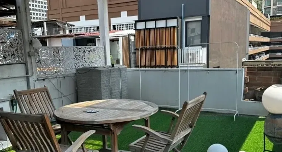For rent 4 bedrooms townhouse in Sathon, Bangkok