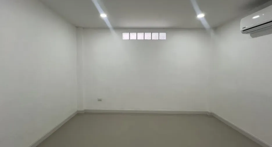 Reihenhaus zur Miete mit 3 Zimmer in Phra Khanong, Bangkok