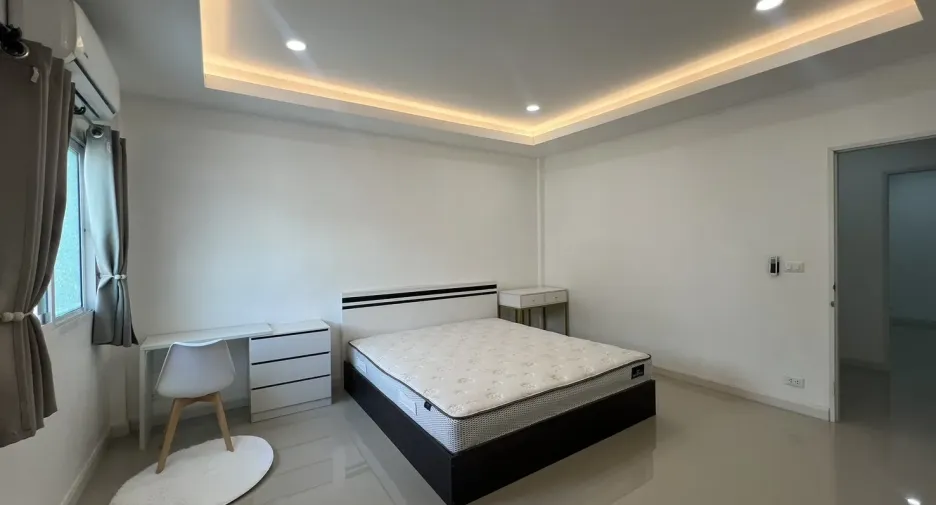 Reihenhaus zur Miete mit 3 Zimmer in Phra Khanong, Bangkok