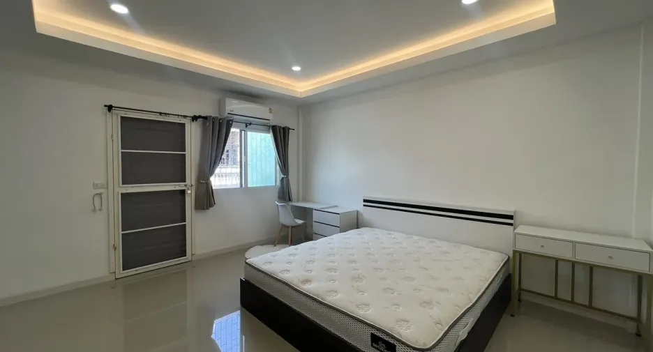 Reihenhaus zur Miete mit 3 Zimmer in Phra Khanong, Bangkok