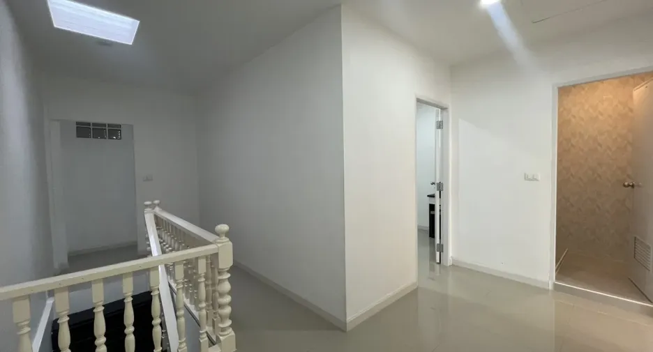 Reihenhaus zur Miete mit 3 Zimmer in Phra Khanong, Bangkok