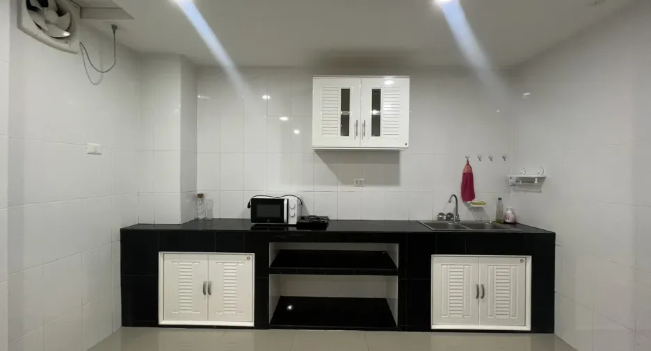 Reihenhaus zur Miete mit 3 Zimmer in Phra Khanong, Bangkok