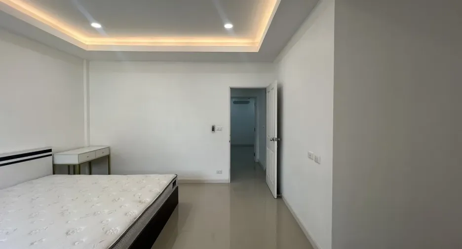 Reihenhaus zur Miete mit 3 Zimmer in Phra Khanong, Bangkok