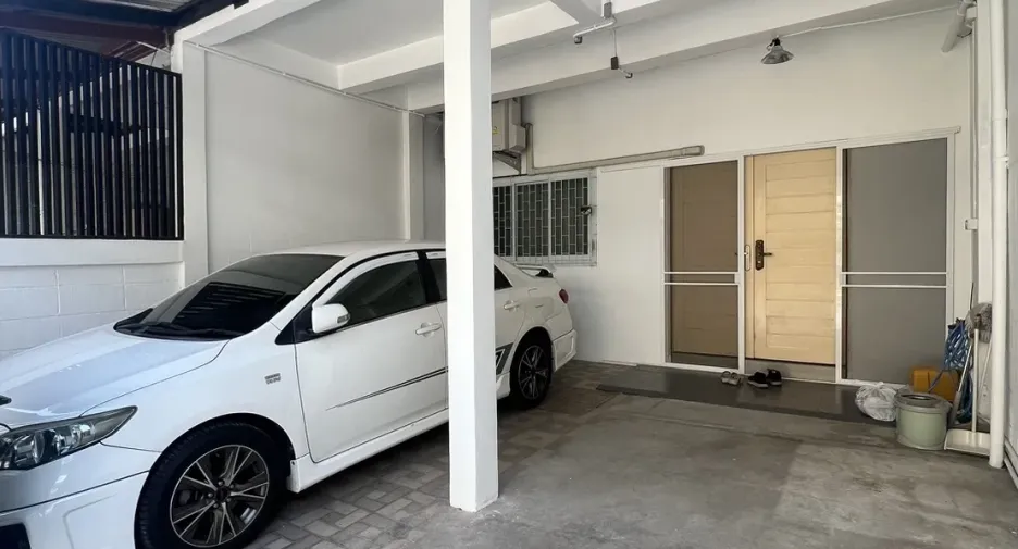 Reihenhaus zur Miete mit 3 Zimmer in Phra Khanong, Bangkok