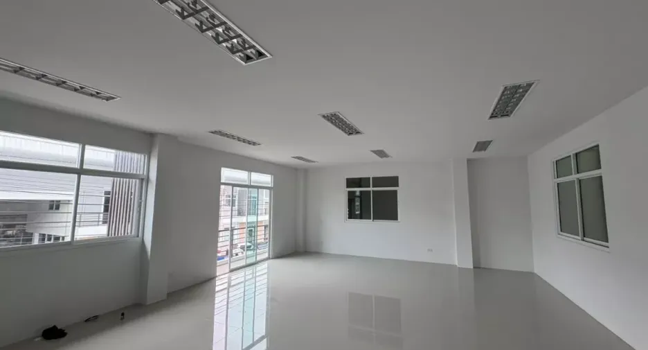 For rent warehouse in Phra Samut Chedi, Samut Prakan