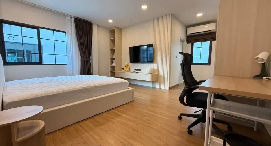 For rent 5 bedrooms house in Bang Phli, Samut Prakan