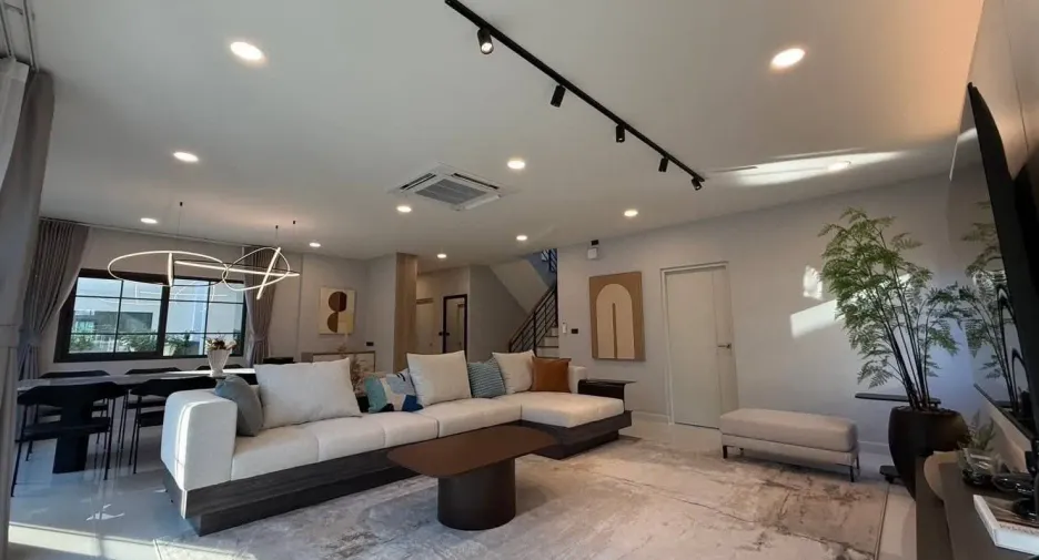For rent 5 bedrooms house in Bang Phli, Samut Prakan