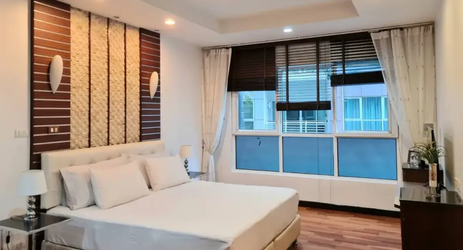 For rent 2 bedrooms condo in Watthana, Bangkok