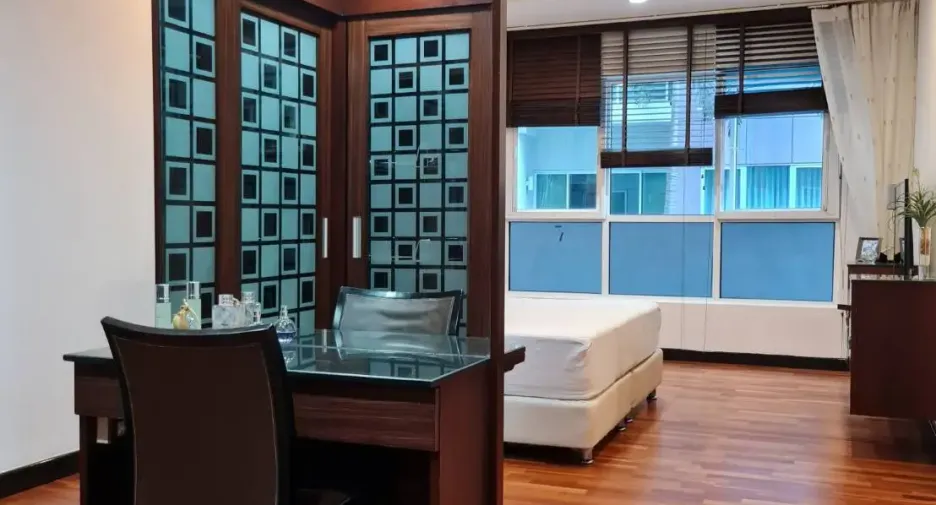 For rent 2 bedrooms condo in Watthana, Bangkok